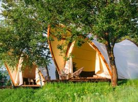 ZENZONE Retreat Resort Rastoke Slunj Plitvice，位于斯诺基的酒店