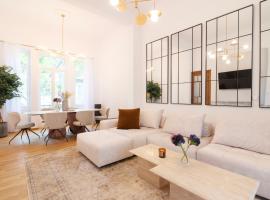 Majestic Villa overlooking Acropolis with Hot Tub，位于雅典的酒店