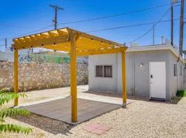 Cozy El Paso Studio with Patio about 2 Mi to Downtown!