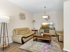 Charming 2BR2BA Home Near Downtown LA And Walkable Amenities，位于蒙特利公园市的酒店