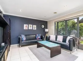 Superb 3BR Townhouse near Town Centre - Hosted by Canstay