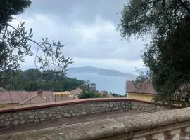 Bas de villa jardin vue mer eze village