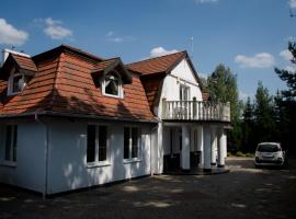 RestHouse - wakacyjny dom nad jeziorem，位于Wądzyn的酒店