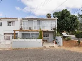 Carcavelos Sunny Retreat by LovelyStay