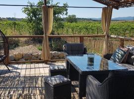 Lodges dans les vignes Domaine Terre des Mages，位于Saint-Geniès-de-Fontedit的山林小屋