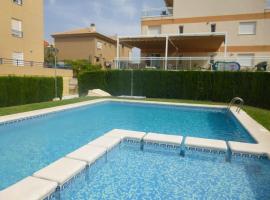 Apartamento Ozieri con piscina y vistas al mar，位于奥利瓦的酒店