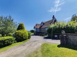 Historic Riverside Kiln Cottage - Top Flat