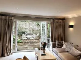 Sweet 2 bed house in London's best neighbourhood