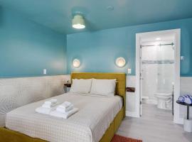 The Catalina - Upgraded Suite at Palmview Inn of Sanibel with Bikes，位于萨尼贝尔的酒店