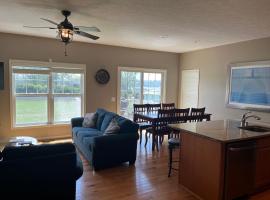 Bay View Condo 3，位于Sodus Point的酒店