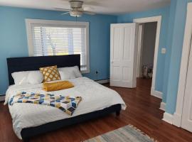Stunning Waterfront Getaway!，位于Indian Head的酒店