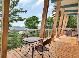 Cottage with water view and hot tub - Le pin blanc，位于拜圣保罗的自助式住宿