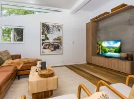 'Rail Trail Cottage'-Artisan rural Home 5 mins to pristine beach