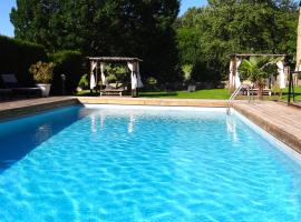 La maison de Gilbert Jacuzzi Piscine chauffée，位于绍德艾格的酒店