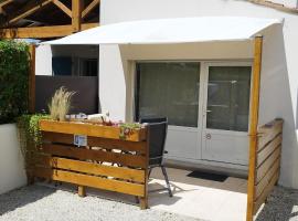 Studio tout confort à 10mn de Royan et plages，位于Saint-Sulpice-de-Royan的酒店