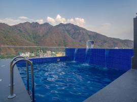 Perfectstayz Premium Laxmi Heritage with Rooftop Pool & Cafe，位于瑞诗凯诗的酒店