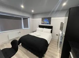 Letzi Premium Cozy Retreat Private En-Suite Rooms, Heathrow Airport
