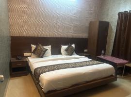 Hotel Bhagirathi Place，位于瑞诗凯诗Dehradun Airport - DED附近的酒店