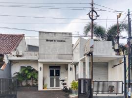 House Of Mahira Syariah Mitra RedDoorz，位于Ciamis的酒店