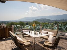 Aparthotel Hom at Vintgar，位于佐尔尼耶戈迪的公寓