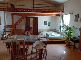 Carlvalhal Beach Quinta 5min Coast! Shared Outdoor，位于赞布热拉-杜马尔的山林小屋