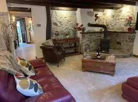 Luxury Dog-Friendly 5 Star Cottage with Hot Tub