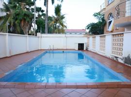 NYALI SEA VIEW FULLY FURNISHED 5BEDROOMs APARTMENT WITH A SWIMMING POOL，位于蒙巴萨的酒店