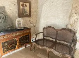 Perche King's Bedroom in maison nomade chic