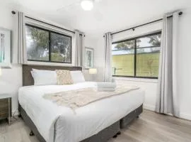 Renovated Townhouse Close to the CBD and Schools - Hosted by Canstay