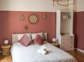 Maison de Léa, climatisée, 50 m marché local de Bergerac, terrasse，位于贝尔热拉克的酒店