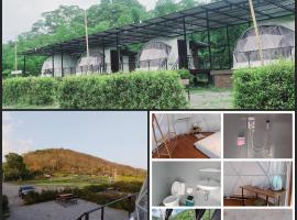 Riverhill khaoyai camping เต้นท์โดม，位于Wangkata的豪华帐篷