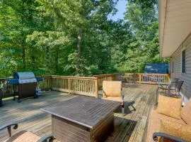 Harpers Ferry Cabin - Walk to Private Lake!
