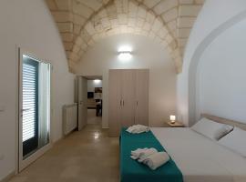 Vacanza in Salento IL CORTILE，位于Surano的酒店