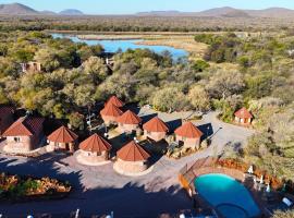 Crocodile Pools Resort，位于哈博罗内的木屋