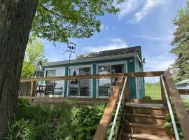 Windwood Shores a classic cottage on Waneta Lake