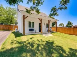 Cozy Two Peaks Home Near Lake Texoma State Park!