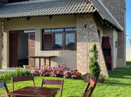 Chal&eacute; em Bananeiras - Condom&iacute;nio Monte Sinai，位于巴纳内拉斯的木屋