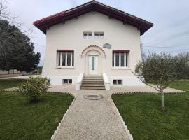Maison，位于Neuvic的酒店