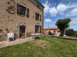 Charmant Gîte en Pierre avec 3 Chambres, Cour et Proximité Activités, Pinols - FR-1-582-252，位于Pinols的酒店