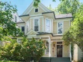 Spacious Historic House Near Louisville Sites