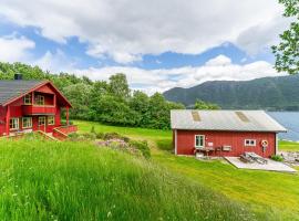 Idyllische Hütte am Fjordufer，位于Lauvstad的酒店