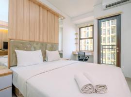 Cozy Living and Homey Studio Transpark Cibubur Apartment By Travelio，位于德波的酒店
