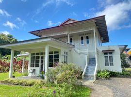 A beautiful and Spacious Rumah Manado 2 Bedrooms with Bathrooms Villa Marion Tomohon，位于Tomohon的酒店