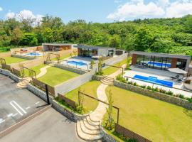 Morris Resort Tohginbow，位于坂井市的带泳池的酒店