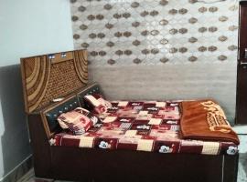 Braj Bhushan braj Lata nikunj hotel，位于马图拉的酒店