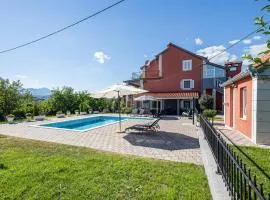 2 Bedroom Lovely Apartment In Citluk