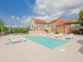 Lovely Home In Vrgorac With Wifi