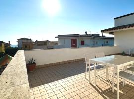 Marcelli, trilocale ristrutturato con terrazzo vista mare，位于马瑟利的酒店