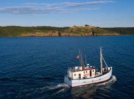 Unique Boat Accomodation - Bornholm - Fjælstavn，位于海斯勒的船屋