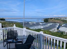 STUNNING CARAVAN with PANORAMIC VIEWS WEYMOUTH LITTLESEA HAVEN，位于韦茅斯的豪华帐篷营地